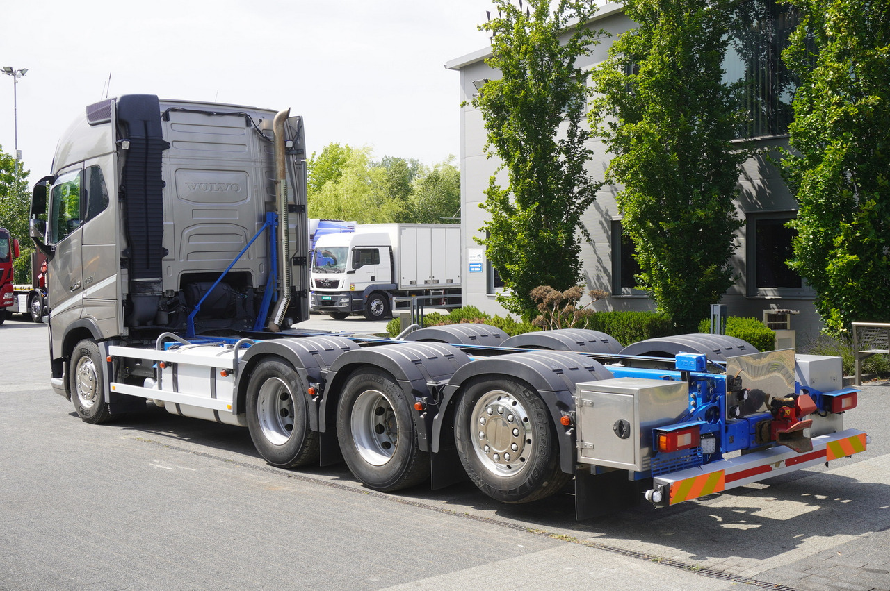 VOLVO FH16 750 8x4x4 / 750 HP! / Frame 685 cm / Steered 4th axle - Camion şasiu: Foto 4 VOLVO FH16 750 8x4x4 / 750 HP! / Frame 685 cm / Steered 4th axle - Camion şasiu: Foto 4