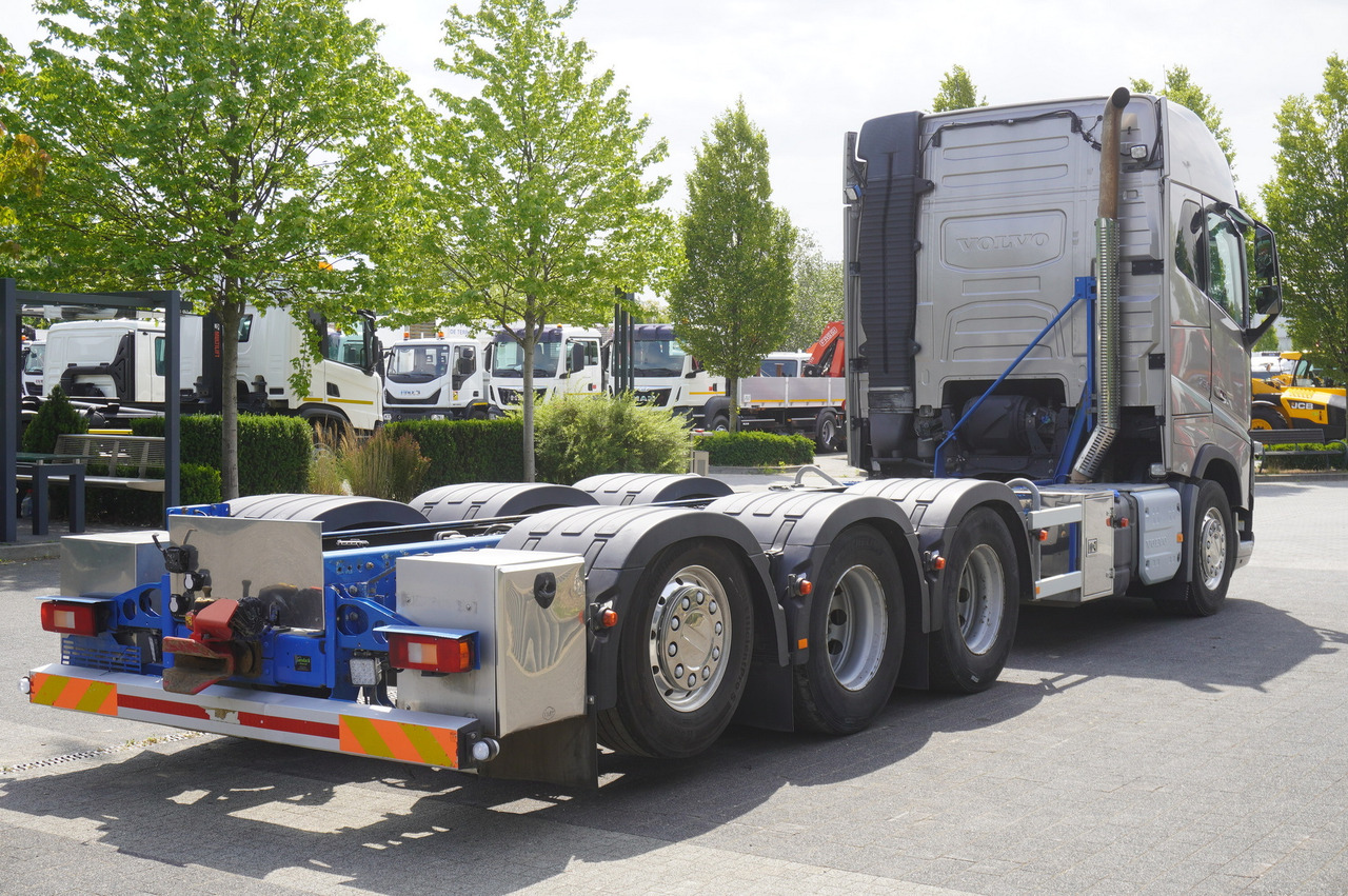 VOLVO FH16 750 8x4x4 / 750 HP! / Frame 685 cm / Steered 4th axle - Camion şasiu: Foto 5 VOLVO FH16 750 8x4x4 / 750 HP! / Frame 685 cm / Steered 4th axle - Camion şasiu: Foto 5