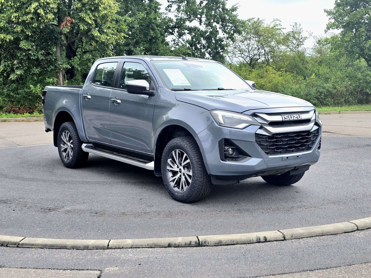 Isuzu D-Max 25er LSE mit Ladeflächenausspritzung - SUV: Foto 2 Isuzu D-Max 25er LSE mit Ladeflächenausspritzung - SUV: Foto 2
