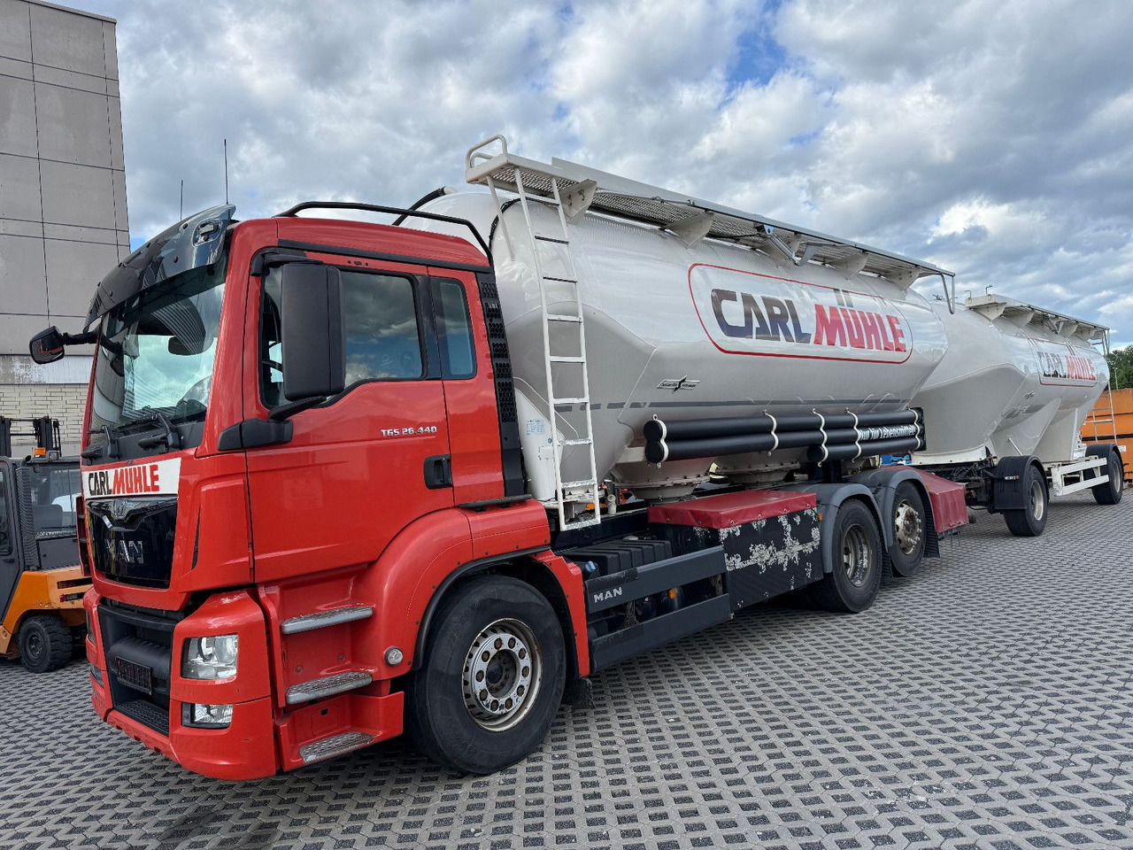 MAN TGS 26,440 Silo 31m³ Getreide Staub Rieselgüter - Maşină pentru vidanjări: Foto 1 MAN TGS 26,440 Silo 31m³ Getreide Staub Rieselgüter - Maşină pentru vidanjări: Foto 1