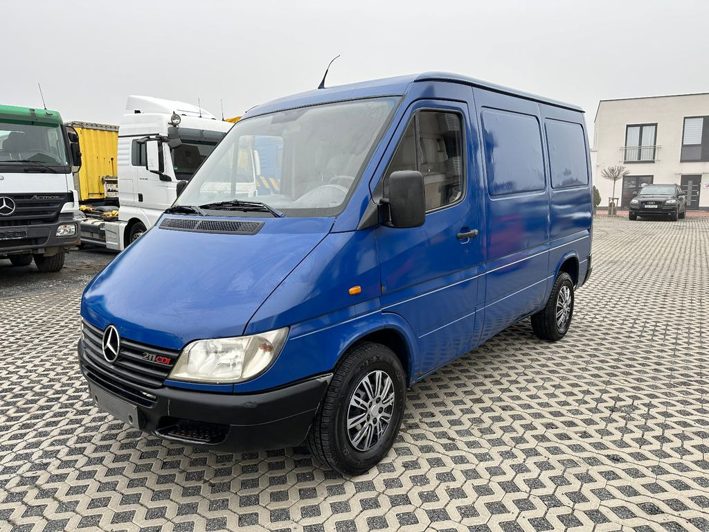 Mercedes-Benz 211 CDI - Autoutilitară compactă: Foto 1 Mercedes-Benz 211 CDI - Autoutilitară compactă: Foto 1