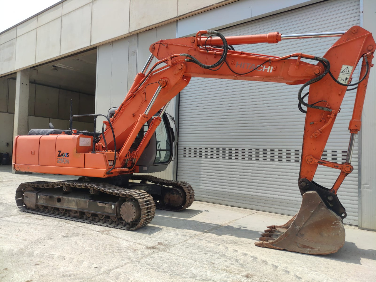 HITACHI ZX210N - Excavator pe şenile: Foto 3 HITACHI ZX210N - Excavator pe şenile: Foto 3
