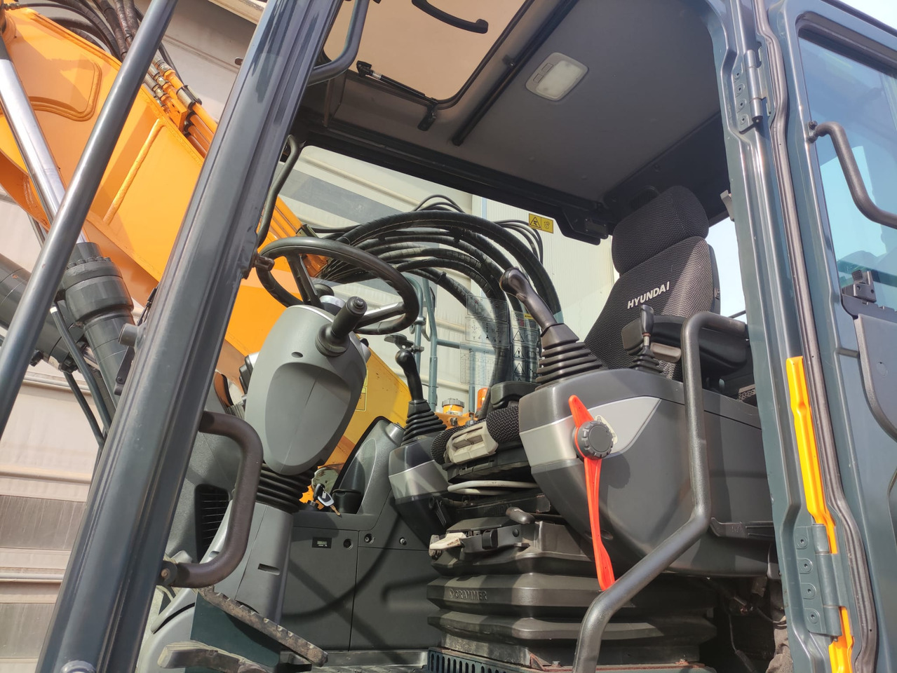 HYUNDAI HW140 - Excavator pe roţi: Foto 5 HYUNDAI HW140 - Excavator pe roţi: Foto 5