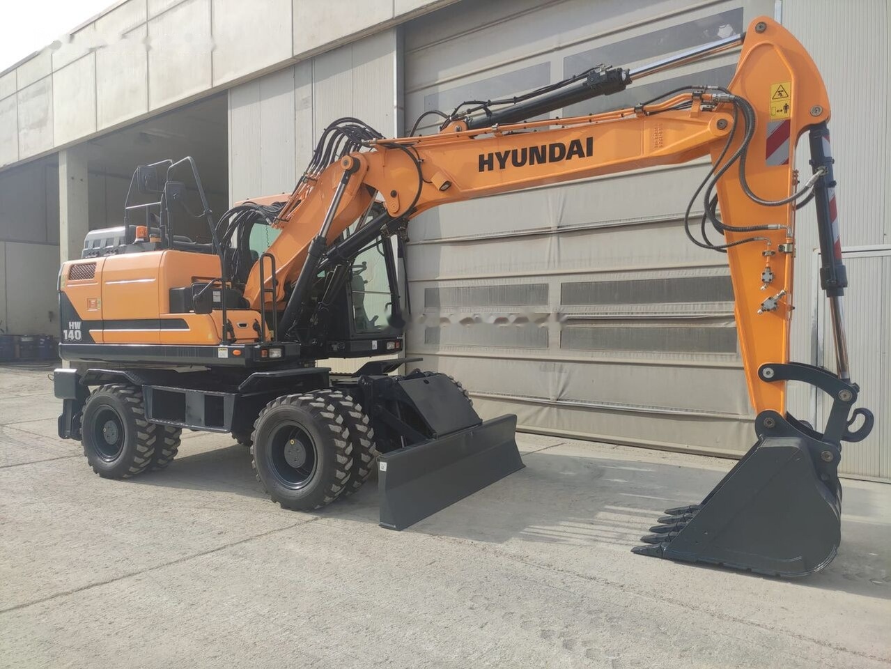 Hyundai HW140 - Excavator pe roţi: Foto 3 Hyundai HW140 - Excavator pe roţi: Foto 3
