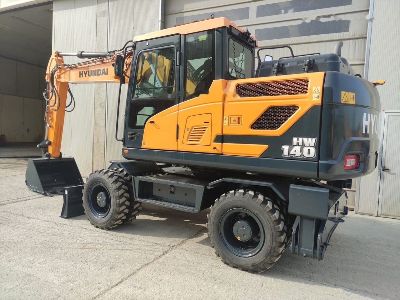 Hyundai HW140 - Excavator pe roţi: Foto 4 Hyundai HW140 - Excavator pe roţi: Foto 4