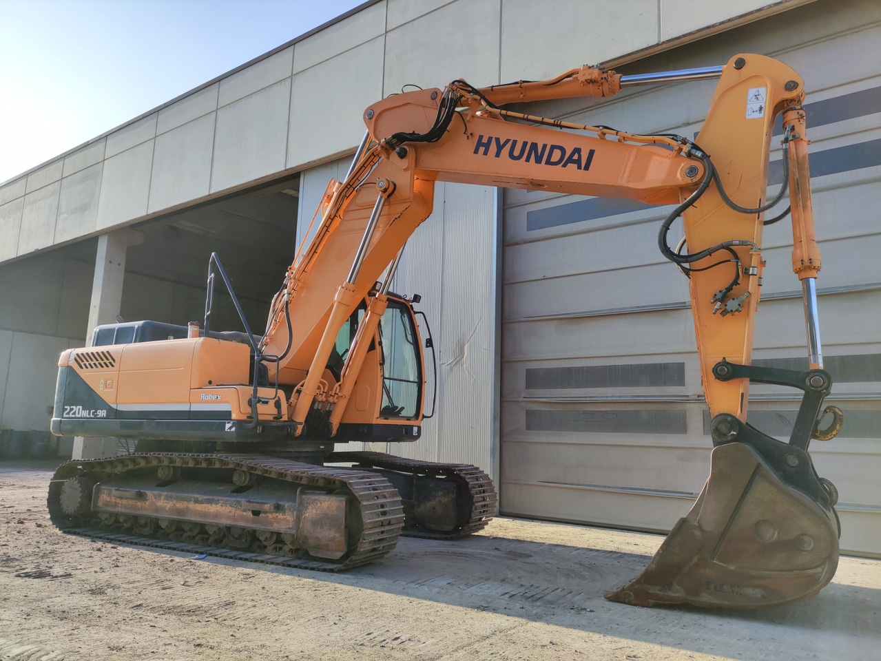 Hyundai R220NLC-9A - Excavator pe şenile: Foto 3 Hyundai R220NLC-9A - Excavator pe şenile: Foto 3