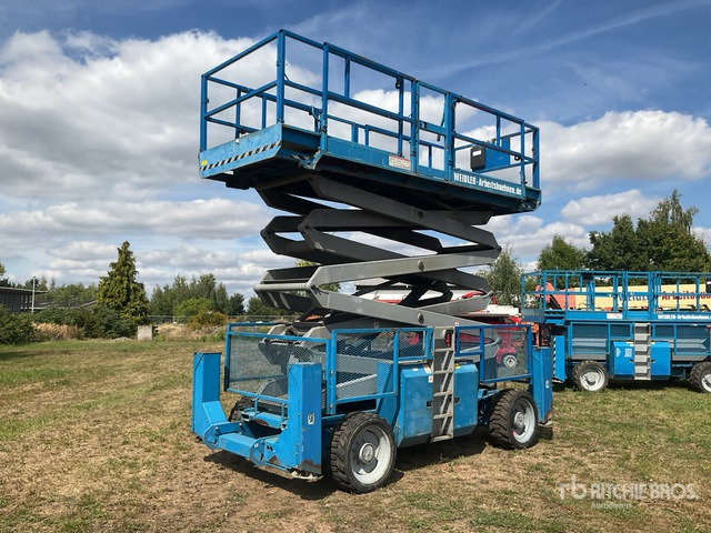 2007 Genie 4390RT 4x4 Diesel Scissor Lift - Platforma foarfeca: Foto 1 2007 Genie 4390RT 4x4 Diesel Scissor Lift - Platforma foarfeca: Foto 1