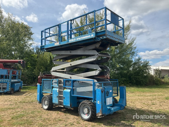 2007 Genie 4390RT 4x4 Diesel Scissor Lift - Platforma foarfeca: Foto 3 2007 Genie 4390RT 4x4 Diesel Scissor Lift - Platforma foarfeca: Foto 3