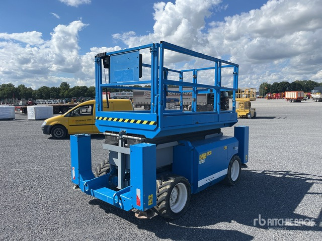 2011 Genie GS3268RT 4x4 Scissor Lift - Platforma foarfeca: Foto 4 2011 Genie GS3268RT 4x4 Scissor Lift - Platforma foarfeca: Foto 4