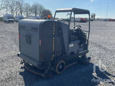 KAECHER B300 RI Ride-On Industrial Vacuum - Aspirator industrial: Foto 3 KAECHER B300 RI Ride-On Industrial Vacuum - Aspirator industrial: Foto 3