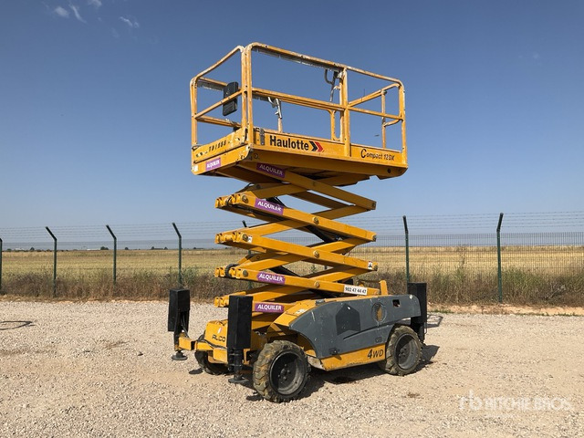 2005 Haulotte Compact12DX 4x4 Diesel Scissor Lift - Platforma foarfeca: Foto 1 2005 Haulotte Compact12DX 4x4 Diesel Scissor Lift - Platforma foarfeca: Foto 1