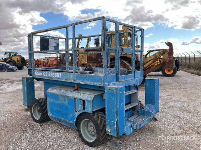 2006 Genie GS2668RT Telescopic Boom Lift - Platforma foarfeca: Foto 2 2006 Genie GS2668RT Telescopic Boom Lift - Platforma foarfeca: Foto 2