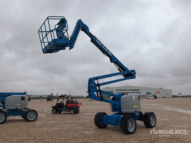2013 Genie Z45/25J 4WD Diesel Articulating Boom Lift - Nacela articulata: Foto 3 2013 Genie Z45/25J 4WD Diesel Articulating Boom Lift - Nacela articulata: Foto 3