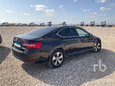 SKODA SUPERB 2.0D - Automobil: Foto 3 SKODA SUPERB 2.0D - Automobil: Foto 3