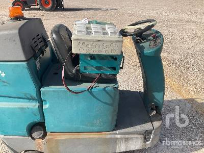 TENNANT T7 - Mașină de măturat industrială: Foto 5 TENNANT T7 - Mașină de măturat industrială: Foto 5