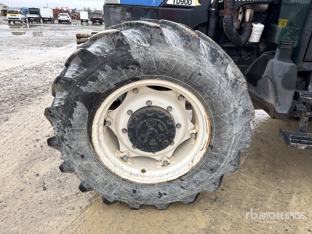2004 New Holland TD90D 4WD Tractor - Tractor agricol: Foto 4 2004 New Holland TD90D 4WD Tractor - Tractor agricol: Foto 4