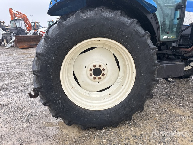 2008 New Holland TS135A Plus 4WD Tractor - Tractor agricol: Foto 4 2008 New Holland TS135A Plus 4WD Tractor - Tractor agricol: Foto 4