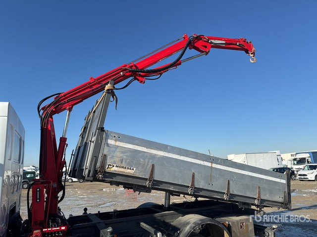 2010 Renault Midlum 220.08 1981 C.O.M.A. C330B on 4x2 Dump Truck with Crane - Camion basculantă: Foto 4 2010 Renault Midlum 220.08 1981 C.O.M.A. C330B on 4x2 Dump Truck with Crane - Camion basculantă: Foto 4