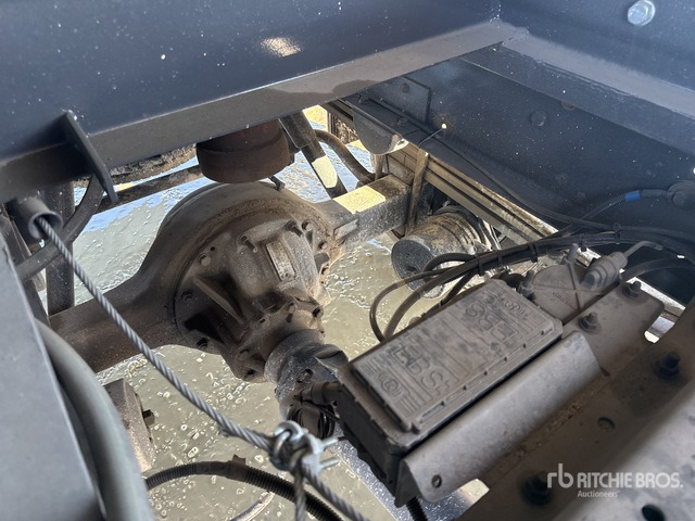 2010 Renault Midlum 220.08 1981 C.O.M.A. C330B on 4x2 Dump Truck with Crane - Camion basculantă: Foto 5 2010 Renault Midlum 220.08 1981 C.O.M.A. C330B on 4x2 Dump Truck with Crane - Camion basculantă: Foto 5