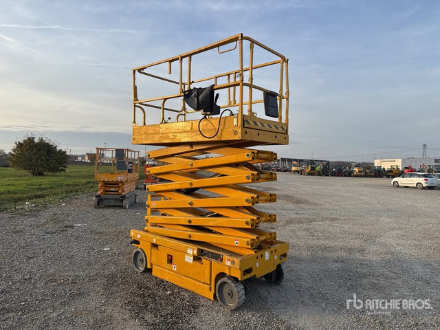 2011 Haulotte Compact 14 Electric Scissor Lift - Platforma foarfeca: Foto 3 2011 Haulotte Compact 14 Electric Scissor Lift - Platforma foarfeca: Foto 3
