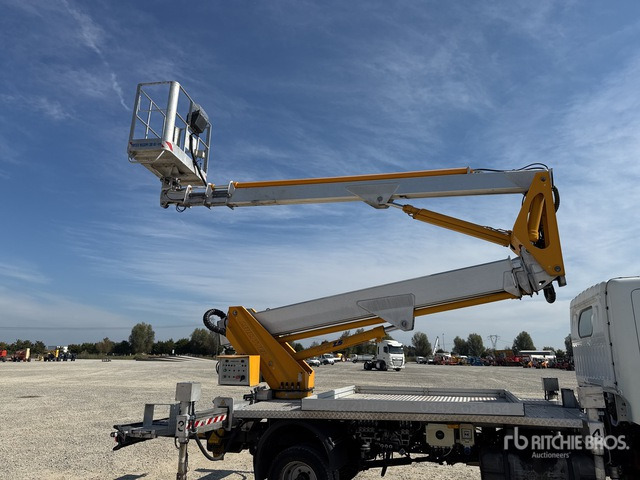 2011 Nissan Cabstar 35 - 11 2011 Multitel Pagliero MX250EX ... Bucket Truck - Camion cu nacela: Foto 5 2011 Nissan Cabstar 35 - 11 2011 Multitel Pagliero MX250EX ... Bucket Truck - Camion cu nacela: Foto 5