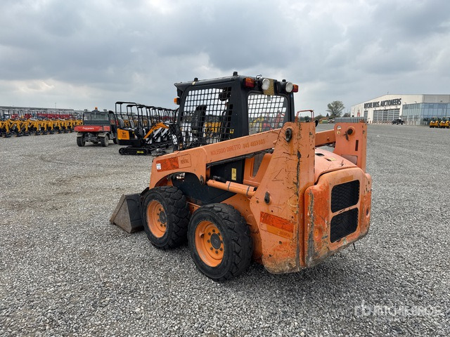 2012 Komatsu SK714-2 High Flow Skid Steer Loader - Mini încărcător: Foto 4 2012 Komatsu SK714-2 High Flow Skid Steer Loader - Mini încărcător: Foto 4