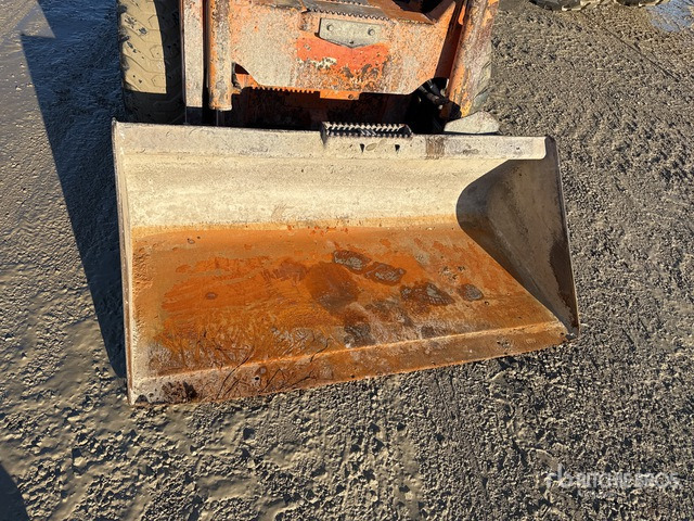 2012 Komatsu SK714-2 Skid Steer Loader - Mini încărcător: Foto 5 2012 Komatsu SK714-2 Skid Steer Loader - Mini încărcător: Foto 5