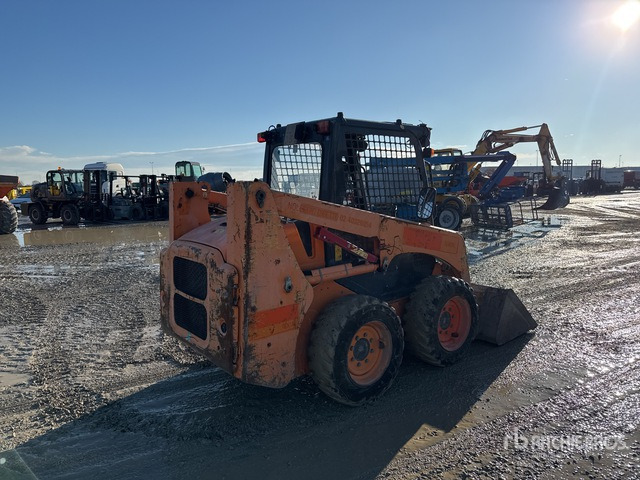 2012 Komatsu SK714-2 Skid Steer Loader - Mini încărcător: Foto 3 2012 Komatsu SK714-2 Skid Steer Loader - Mini încărcător: Foto 3