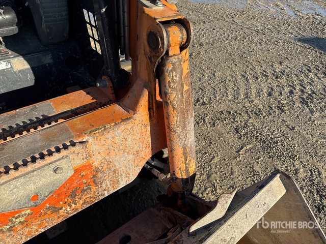 2012 Komatsu SK714-2 Skid Steer Loader - Mini încărcător: Foto 4 2012 Komatsu SK714-2 Skid Steer Loader - Mini încărcător: Foto 4