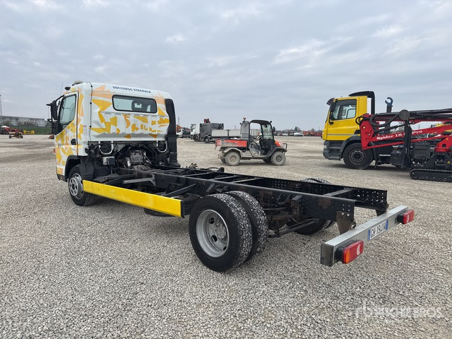 2015 Mitsubishi Fuso Canter 4x2 Cab and Chassis - Camion şasiu: Foto 2 2015 Mitsubishi Fuso Canter 4x2 Cab and Chassis - Camion şasiu: Foto 2