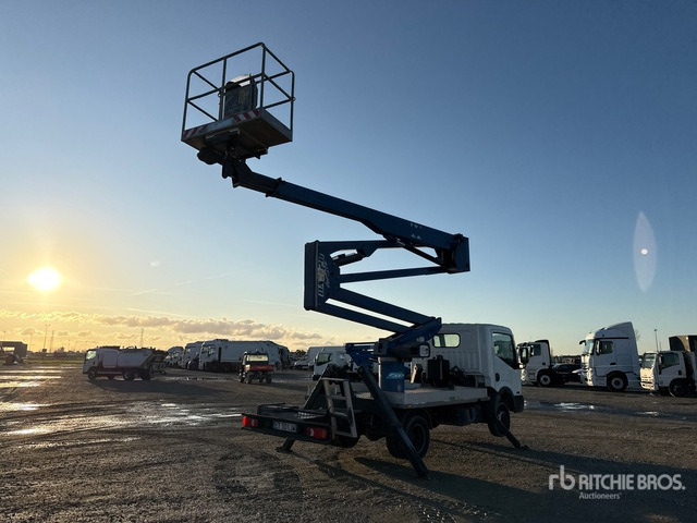 2015 Nissan Cabstar NT400 2015 Socage DA320 20 m on Bucket Truck - Camion cu nacela: Foto 3 2015 Nissan Cabstar NT400 2015 Socage DA320 20 m on Bucket Truck - Camion cu nacela: Foto 3