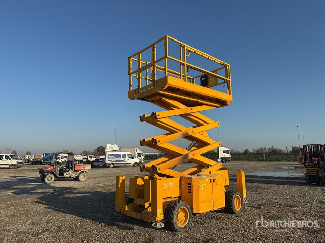 2016 Genie GS-3369RT Diesel Scissor Lift - Platforma foarfeca: Foto 3 2016 Genie GS-3369RT Diesel Scissor Lift - Platforma foarfeca: Foto 3