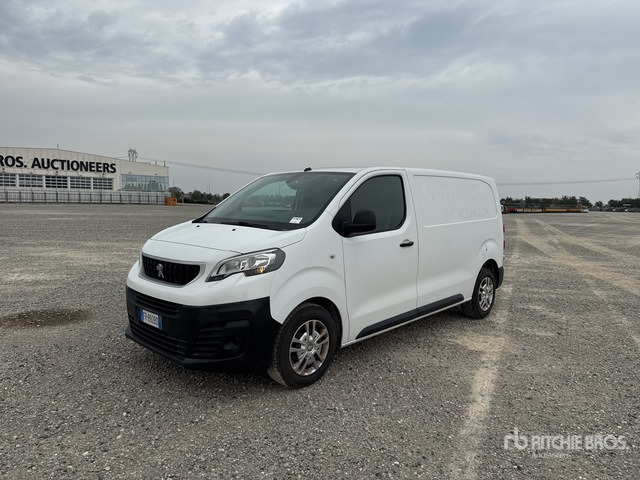 2018 Peugeot Expert Autocarro furgonato - Autoutilitară compactă: Foto 1 2018 Peugeot Expert Autocarro furgonato - Autoutilitară compactă: Foto 1
