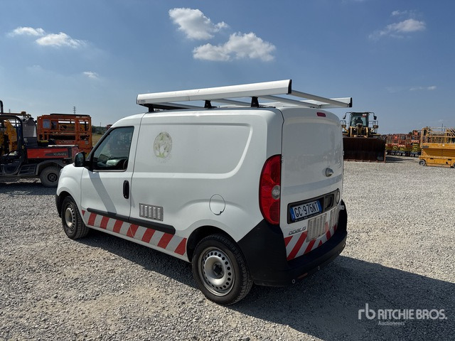 2020 Fiat Doblo Autocarro furgonato - Autoutilitară compactă: Foto 3 2020 Fiat Doblo Autocarro furgonato - Autoutilitară compactă: Foto 3