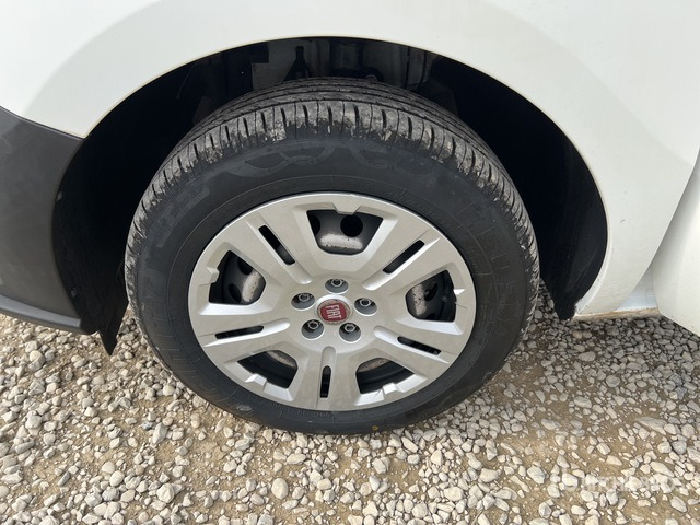 2021 Fiat Doblo CARGO CH1 LOUNGE 1.3 MJET 95CV ... Van Truck - Autoutilitară compactă: Foto 4 2021 Fiat Doblo CARGO CH1 LOUNGE 1.3 MJET 95CV ... Van Truck - Autoutilitară compactă: Foto 4