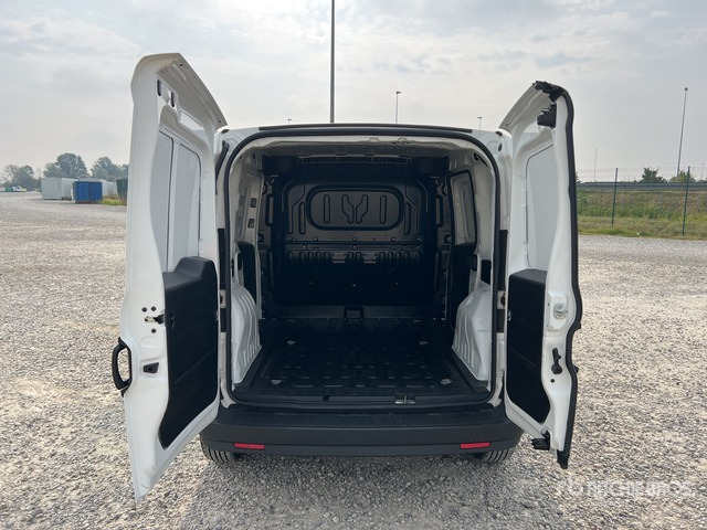 2021 Fiat Doblo CARGO CH1 LOUNGE 1.3 MJET 95CV ... Van Truck - Autoutilitară compactă: Foto 5 2021 Fiat Doblo CARGO CH1 LOUNGE 1.3 MJET 95CV ... Van Truck - Autoutilitară compactă: Foto 5