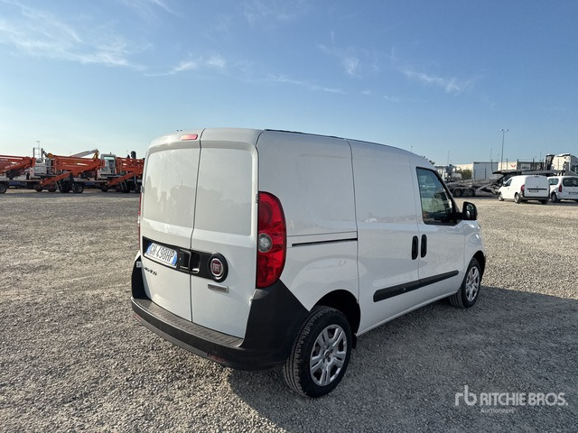2021 Fiat Doblo CARGO CH1 LOUNGE 1.3 MJET 95CV ... Van Truck - Autoutilitară compactă: Foto 4 2021 Fiat Doblo CARGO CH1 LOUNGE 1.3 MJET 95CV ... Van Truck - Autoutilitară compactă: Foto 4