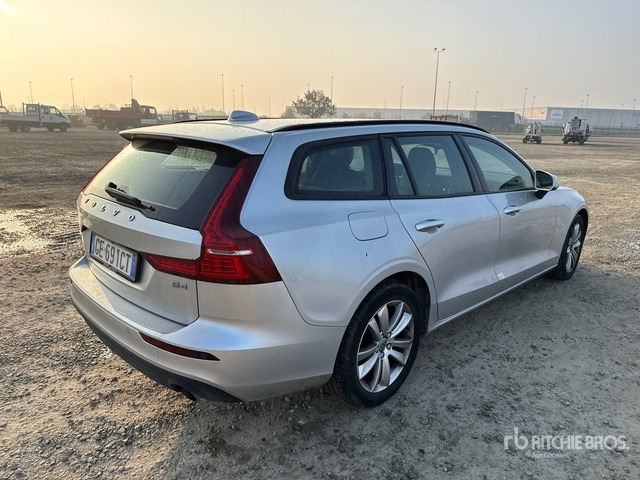 2021 Volvo V60 SW B4 D AUTOM. MOMENTUM BUSINESS Station Wagon - Mașină break: Foto 4 2021 Volvo V60 SW B4 D AUTOM. MOMENTUM BUSINESS Station Wagon - Mașină break: Foto 4