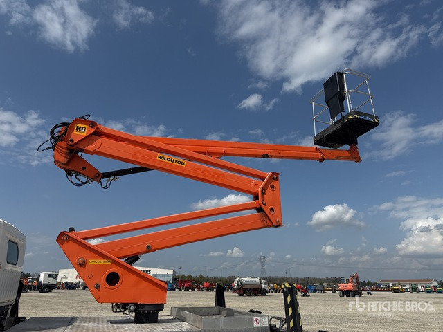 Nissan Cabstar 35.12 Piattaforma autocarrata - Camion cu nacela: Foto 5 Nissan Cabstar 35.12 Piattaforma autocarrata - Camion cu nacela: Foto 5