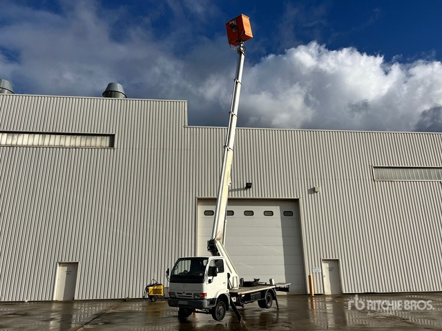 2001 Nissan Cabstar 2001 Multitel 220 ALI AF 20 m o ... Bucket Truck - Camion cu nacela: Foto 2 2001 Nissan Cabstar 2001 Multitel 220 ALI AF 20 m o ... Bucket Truck - Camion cu nacela: Foto 2