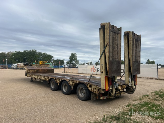2004 Castera 3SS34T Tri/A Semi-Remorque Porte-Engin ... Lowboy Trailer - Semiremorcă transport agabaritic: Foto 3 2004 Castera 3SS34T Tri/A Semi-Remorque Porte-Engin ... Lowboy Trailer - Semiremorcă transport agabaritic: Foto 3