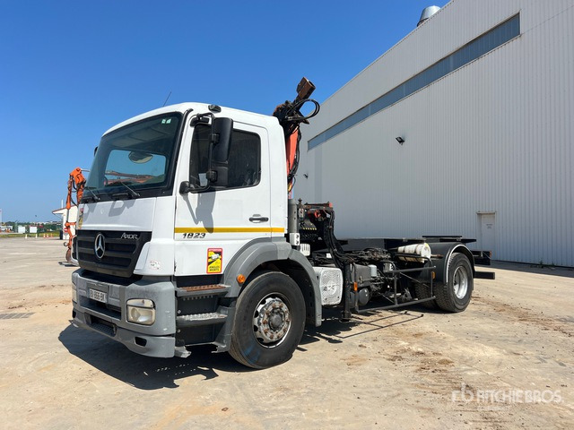2006 Mercedes-Benz Axor 1823 4x2 Chassis Cabine Avec Grue 4x2 Cab and Chassis - Camion şasiu, Camion cu macara: Foto 2 2006 Mercedes-Benz Axor 1823 4x2 Chassis Cabine Avec Grue 4x2 Cab and Chassis - Camion şasiu, Camion cu macara: Foto 2
