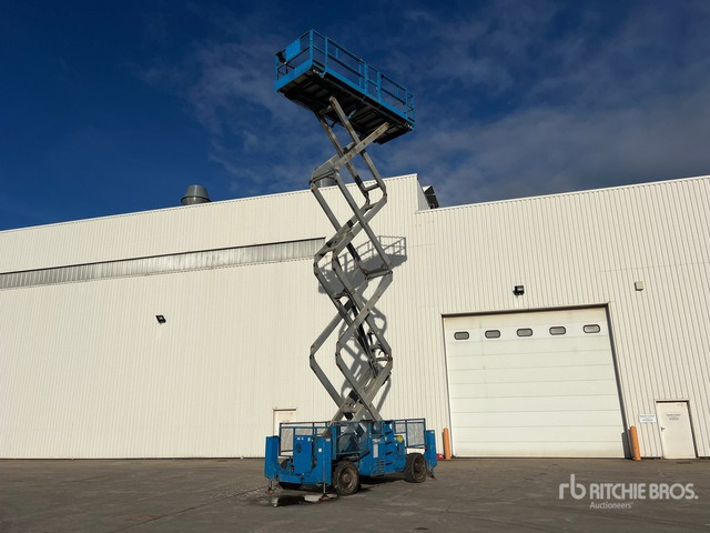 2007 Genie GS4390 4x4 Nacelle Ciseau Diesel Scissor Lift - Platforma foarfeca: Foto 2 2007 Genie GS4390 4x4 Nacelle Ciseau Diesel Scissor Lift - Platforma foarfeca: Foto 2
