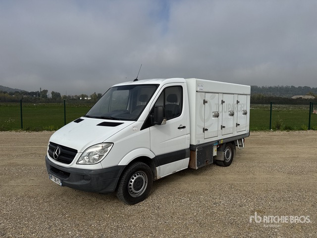 2011 Mercedes-Benz Sprinter 4x2 Camion Frigorifique 4x2 Refrigerated Truck - Camion frigider: Foto 1 2011 Mercedes-Benz Sprinter 4x2 Camion Frigorifique 4x2 Refrigerated Truck - Camion frigider: Foto 1