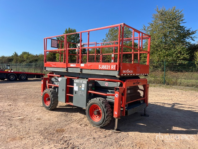 2019 Skyjack SJ8831 RT 4x4 Nacelle Ciseaux Scissor Lift - Platforma foarfeca: Foto 3 2019 Skyjack SJ8831 RT 4x4 Nacelle Ciseaux Scissor Lift - Platforma foarfeca: Foto 3