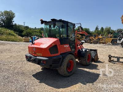 KUBOTA R082 Chargeuse Sur Pneus - Încărcător frontal pe pneuri: Foto 3 KUBOTA R082 Chargeuse Sur Pneus - Încărcător frontal pe pneuri: Foto 3
