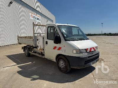 PEUGEOT BOXER 4x2 - Camion basculantă: Foto 4 PEUGEOT BOXER 4x2 - Camion basculantă: Foto 4