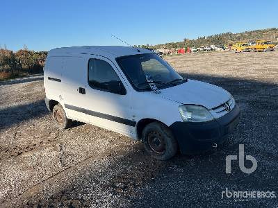 PEUGEOT PARTNER Vehicule Utilitaire (Inoperable) - Dubă: Foto 4 PEUGEOT PARTNER Vehicule Utilitaire (Inoperable) - Dubă: Foto 4