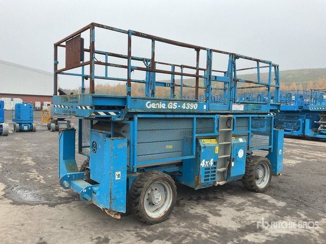 2007 Genie GS4390 4x4 Diesel Scissor Lift - Platforma foarfeca: Foto 4 2007 Genie GS4390 4x4 Diesel Scissor Lift - Platforma foarfeca: Foto 4