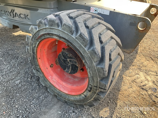 Nacela articulata 2017 Skyjack SJ85AJ 4WD Diesel Articulating Boom Lift: Foto 6